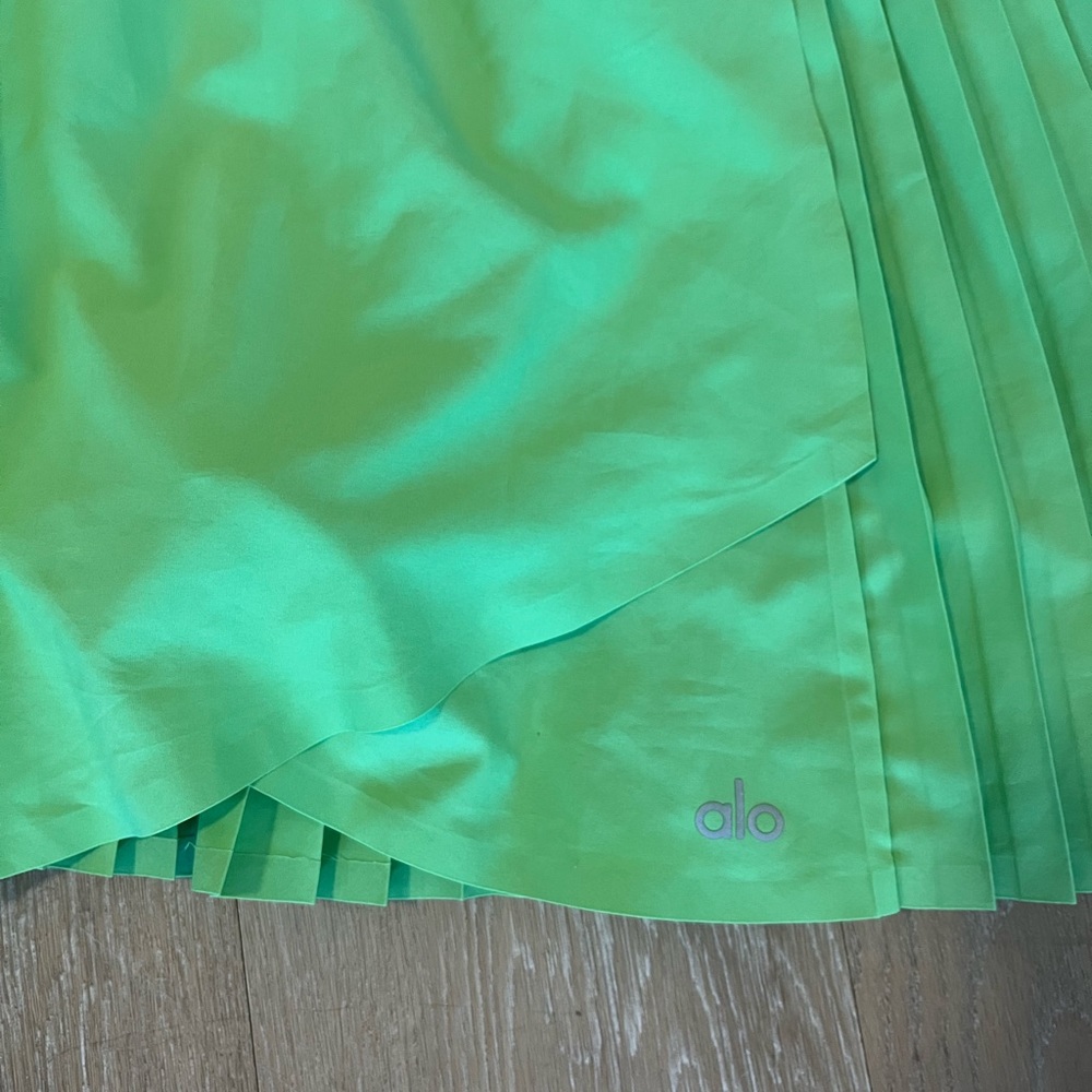 Alo Aces Tennis Skirt - Green
Apple size medium - Picture 3 of 6